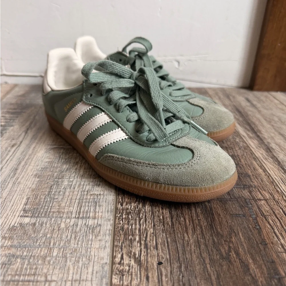 Adidas samba green and white sneakers size 5.5 US